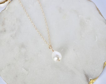 SILVER & PEARL DROP NECKLACE IN WHITE **UK SELLER** WEDDING PRESENT SILVER & PEARL DROP NECKLACE IN WHITE **UK SELLER** WEDDING PRESENT