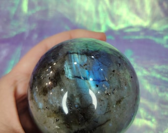Natuurlijke Labradorietbol | Energiesteen met iriserende reflecties | Kristal voor Balans en Intuïtie