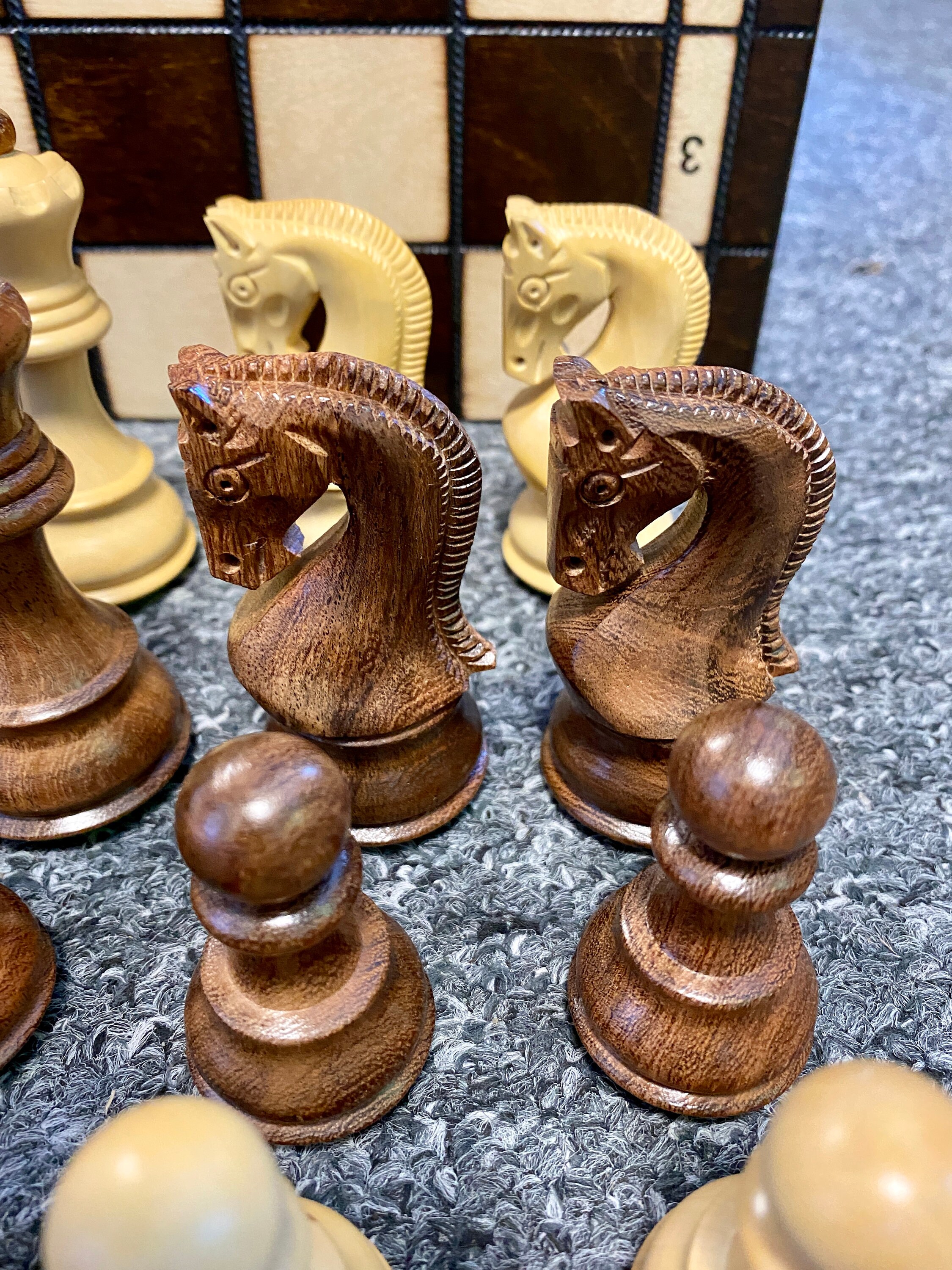 Deluxe Old Club Series Chess Set Ebony & Boxwood Pieces with Olive Wood &  Black Deluxe Board - 3.75 King