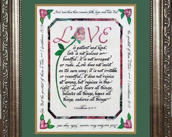 Liefde is geduldig en vriendelijk op maat ingelijste kalligrafie en kunstbijbelversfoto