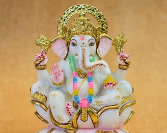 Ręcznie wykonana figurka Pana Ganeszy – 15-centymetrowy biało-złoty posąg Ganpati | Lekka figurka hinduskiego boga z syntetycznego kamienia do dekoracji domu