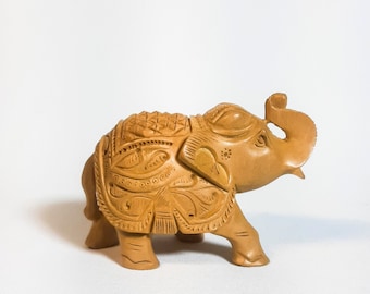 Figura de elefante de madera tallada a mano: escultura decorativa india para el hogar