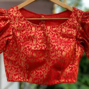 Hergestellt, um rote Brokat Zari gewebte Bluse mit U-Boot-Ausschnitt und Puff Ärmel, Saree Bluse, indische Bluse, ethnische Bluse, Designer-Bluse bestellen ...