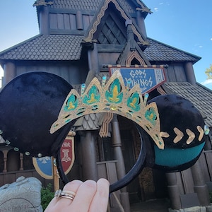 Queen Anna Coronation Ears