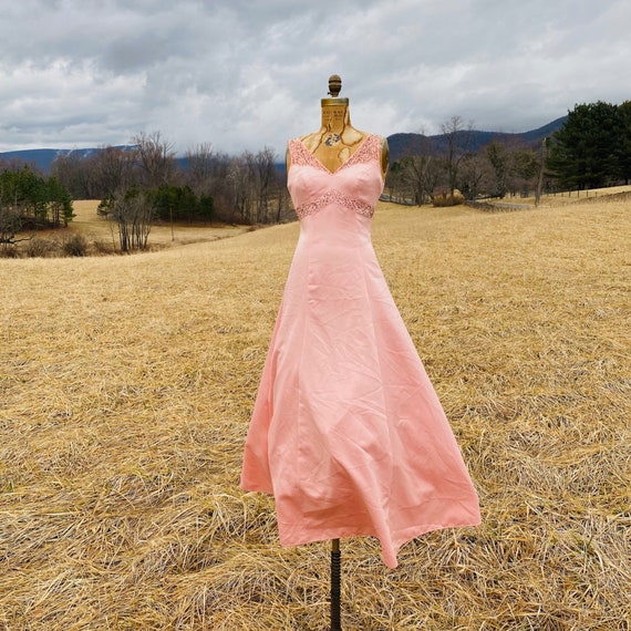 De Laru 1990s Pink Beaded Formal Gown Tulle Skirt… - image 1