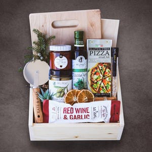 Personalized Pizza Night Gift Basket with Custom Engraved Board and Artisan Pizza Kit | Thank You Gift | Client Appreciation