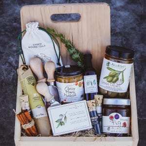 Personalized Charcuterie Gift Box With Custom Engraved Cutting Board, Housewarming Gift Basket, Client Thank You Gift, Closing Gift Box