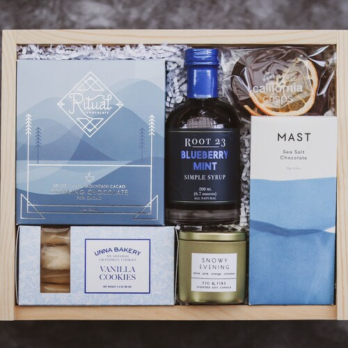 Corporate Holiday Gift For Employees, Luxury Christmas Gift Box, Christmas Gift Basket, shops Gift For Clients, Engraved Holiday Gift Box