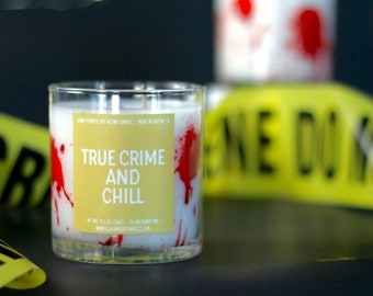 True Crime and Chill Kerze, Palo Santo Duftkerze, lustige Kerzen, einzigartige Geschenke für den Strumpf, Halloween-Geschenke