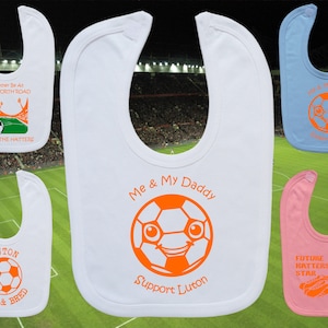 LUTON TOWN Supporter Football Baby BIB Gift-0-24m-White/Blue/Pink-100% Cotton-Unisex/Boys/Girls-Me & My Daddy/Mummy~Future Star~Born + Bred