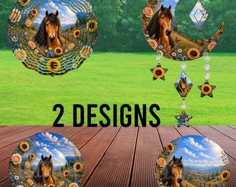 Girandola a vento con cavallo marrone PNG, disegno a sublimazione di cavallo, girandola a vento con girasoli e fiori, luna crescente, arte rurale con cavalli