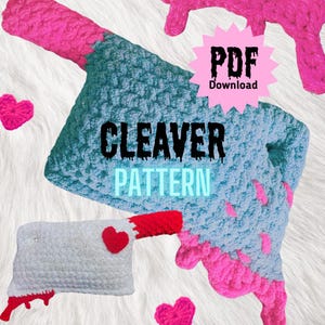 Può includere: Uno schema all'uncinetto per un giocattolo di peluche a forma di coltello da macellaio. Il coltello da macellaio è blu e rosa con un manico bianco e un cuore rosso sul manico. Lo schema è disponibile per il download in PDF.
