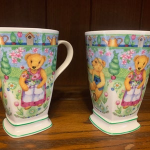 Sutherland of England Fine Bone China Tasse - Garden Bears von Künstlerin Valerie Greely