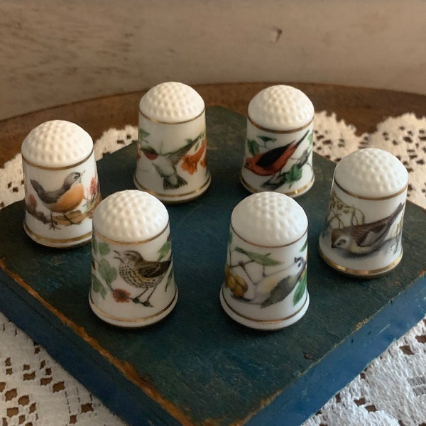 Vintage 1979 Limited Edition Peter  Barrett Franklin Mint Thimbles Garden Bird