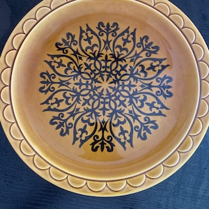 Vintage discontinued Castilian 12” Round Plate/serving Platter harvest gold
