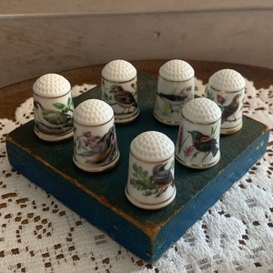 Vintage 1979 Limited Edition Peter  Barrett Franklin Mint Thimbles Garden Bird