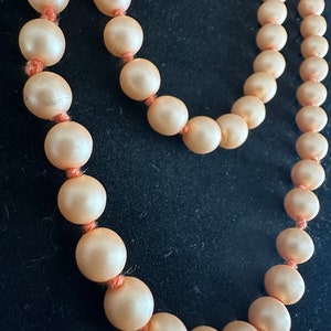 Vintage Peach/pink glass pearl necklace