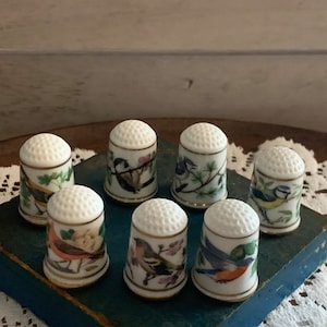 Vintage 1979 Limited Edition Peter  Barrett Franklin Mint Thimbles Garden Bird