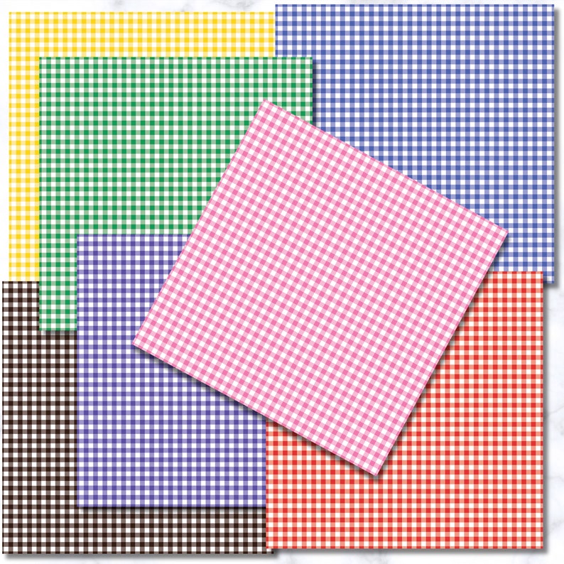 Op de afbeelding: Een verzameling kleurrijke ruitjespatroon papieren in tinten geel, groen, blauw, roze, rood, paars en bruin. De papieren zijn in een gelaagde compositie gerangschikt, met het klassieke ruitjesontwerp.