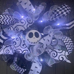Jack Skellington Halloween wreath with lights