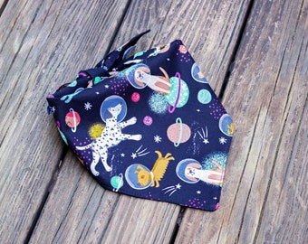 Pañuelo espacial para perro hecho a mano: Bufanda de astronauta, nave espacial y galaxia