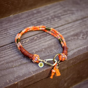 Handgjort orange boho hundhalsband: Flätat bomullsrep, etnisk stil