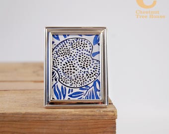 Porta-retratos em miniatura, liso, moderno e contemporâneo, em prata de lei 925 com marca de contraste.