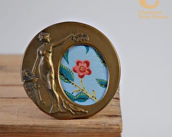 Moldura circular vintage em latão estilo Art Nouveau para fotos.