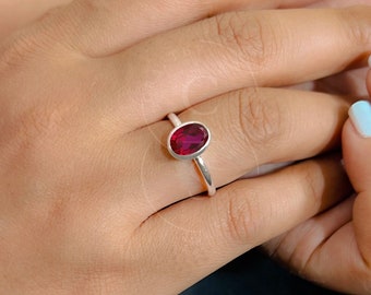 Zierlicher Rubin Ring, 14k Gold Vermeil 925 Sterling Silber, Roter Rubin Zarte handgemachte Ring, Verlobungsring, Ehering, Frauen Reisering