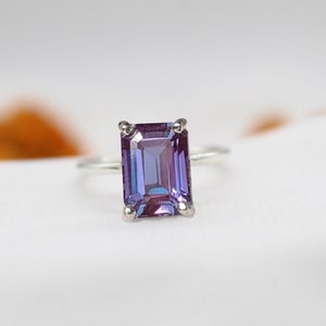 Dainty Alexandrite Gemstone Ring, Blue and Purple Bi Color Stone, Alexandrite Ring, Solid Handmade Solitaire, 14k Gold Filled, Rose Gold