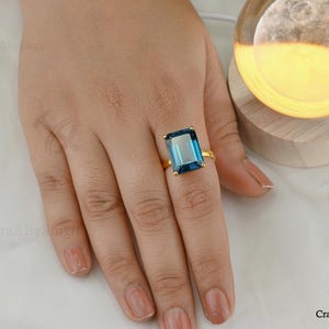Anillo de topacio azul Londres de talla esmeralda de 12 x 16, en plata de ley 925 o bañado en oro de 14 k, ideal como anillo de cóctel, para mujer, regalo para el Día de la Madre.