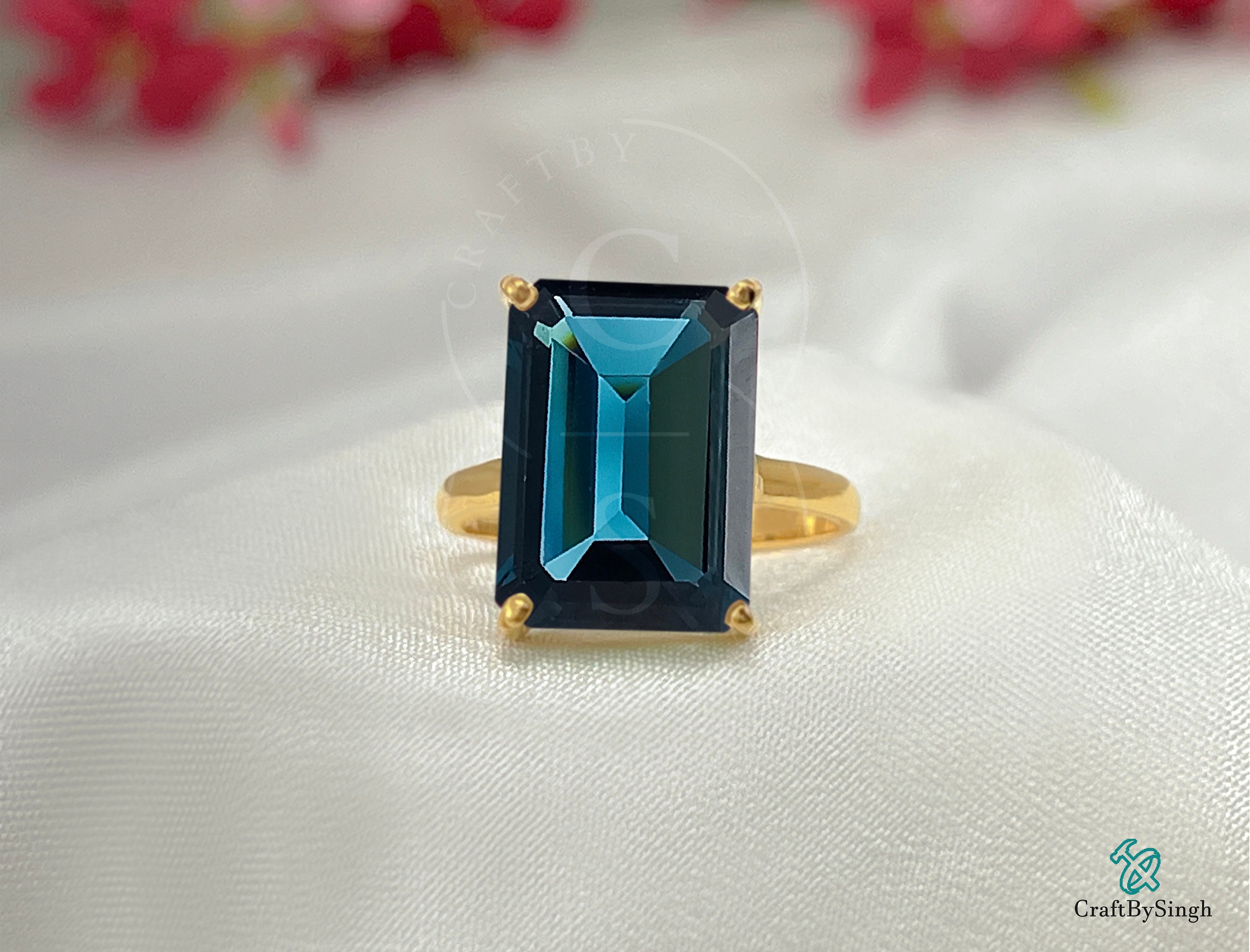 Bague Fantaisie Pierre Cristal Bleu Taillée émeraude - Taille 58, Métal Doré/argenté, Ciselures, Occasion Très Bon état
