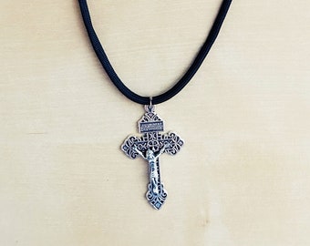 Paracord cross pendent necklace Paracord 550 Necklace