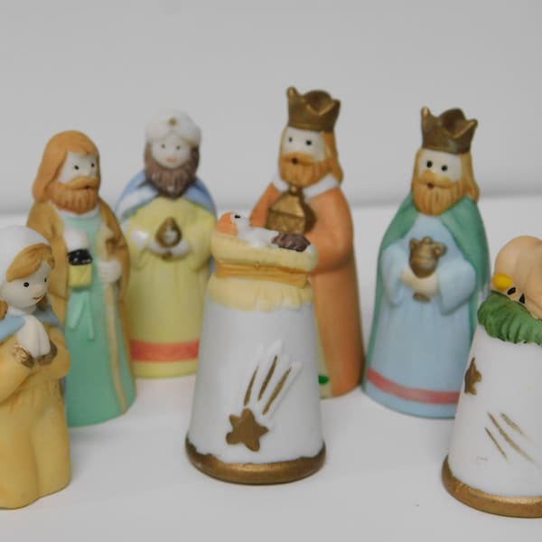 Vintage Enesco 7 Piece Porcelain Nativity Scene Thimble Display Set