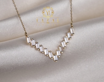 14K Gold Baguette Stone Necklace, Baguette, Dainty Pendants, Minimalist jewelery, Woman Necklace