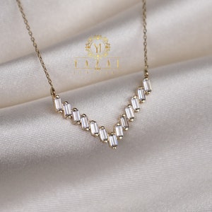 14K Gold Baguette Stone Necklace, Baguette, Dainty Pendants, Minimalist jewelery, Woman Necklace