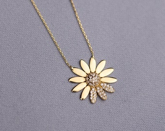 14K Gold Daisy Pendant, Floral Necklace, Daisy with diamonds, Gift for Her, Daisy Charm, Dainty Pendants, Minimalist jewelery,Women Necklace