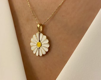 14K Solid Gold Daisy Pendant, Flower with Customizable Coin, Daisy Necklace, Daisy Charm, Minimalist, Gift for Her, Gold Art