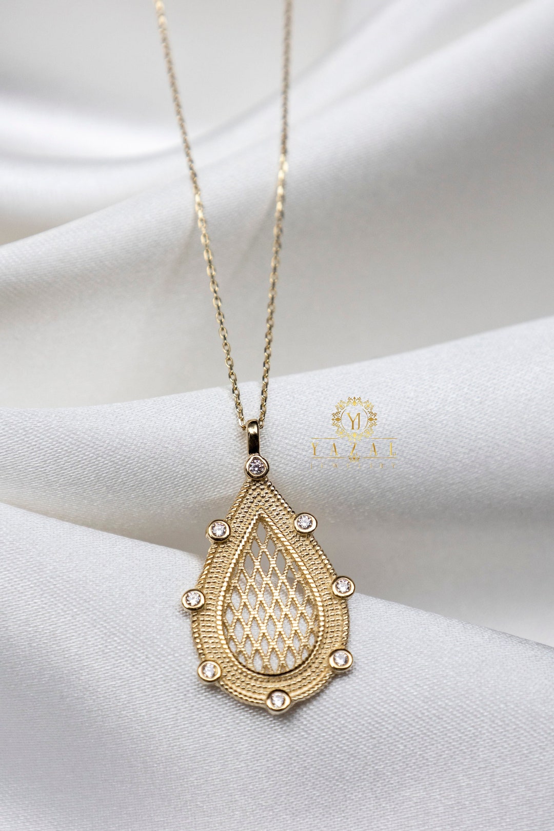 Gold Pendant Necklace main image 1