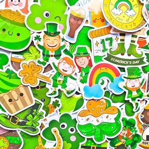 Puede incluir: Una colección de pegatinas coloridas con varios temas del Día de San Patricio, incluyendo duendes, tréboles, arcoíris y el número 17. Las pegatinas son perfectas para agregar un toque festivo a las manualidades, regalos y decoraciones.