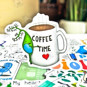 Puede incluir: Una pegatina blanca con una taza de caf&eacute; con las palabras "COFFEE TIME" y un coraz&oacute;n rojo. Un personaje de neurona verde, de dibujos animados, abraza la taza. La pegatina est&aacute; rodeada de otras pegatinas con tem&aacute;tica cient&iacute;fica.