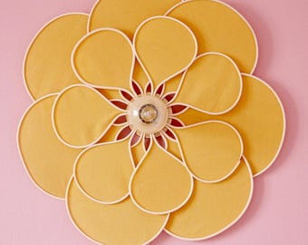 Applique fleur 14 pétales lin et rotin - lustre fleur lin et rotin - lampe fleur - applique fleur - fabrication artisanale
