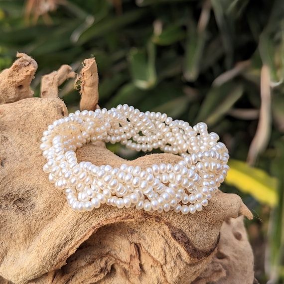 Natural freshwater white pearl bracelet