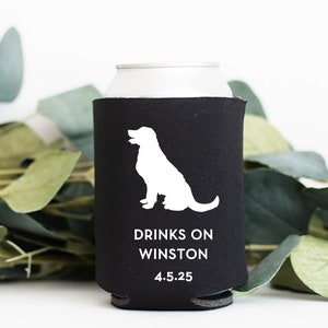 Peut inclure: Glaci&egrave;re en n&eacute;opr&egrave;ne noire avec une silhouette blanche de chien et le texte "Drinks on Winston 4.5.25"