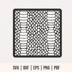 Può includere: Design quadrato nero con un motivo a pelle di serpente. Il design ha angoli arrotondati ed è riempito con un motivo dettagliato di squame. La parte inferiore dell'immagine mostra il testo: SVG | DXF | EPS | PNG | PDF.