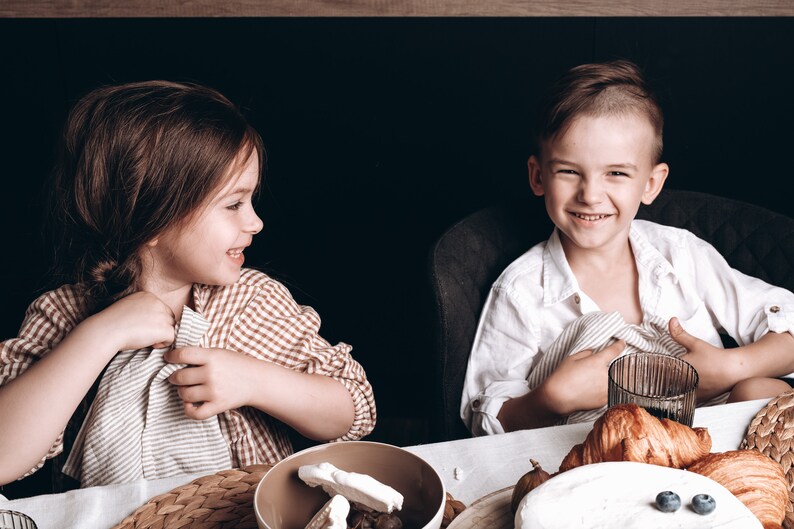 Natürliche weiche Leinen Servietten für Dinner Table. Set von 2, 4, 6, 8, 10. Bestes Einweihungsgeschenk von Pure Linen. Bild 7