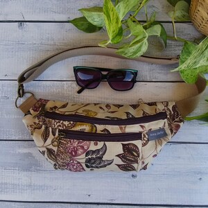 Hip or Crossbody Fanny Pack, Belt Bag, vintage fabric patchwork