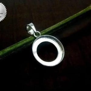 925スターリングシルバーラウンドシェイプハンドクラフトペンダントベゼルセッティング、ブランクラウンドシェイプペンダントセッティング、樹脂ワーク用ベゼル