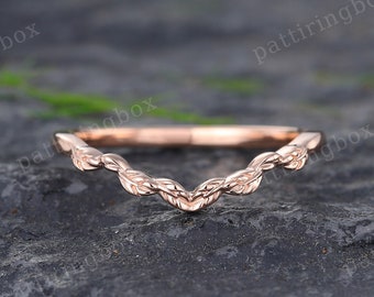 Delicate Curved wedding band Simple Rose gold wedding band Art deco Leaf Matching Stackable ring Plain ring Vintage Promise ring for women