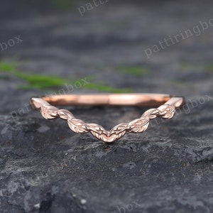 Delicate Curved wedding band Simple Rose gold wedding band Art deco Leaf Matching Stackable ring Plain ring Vintage Promise ring for women